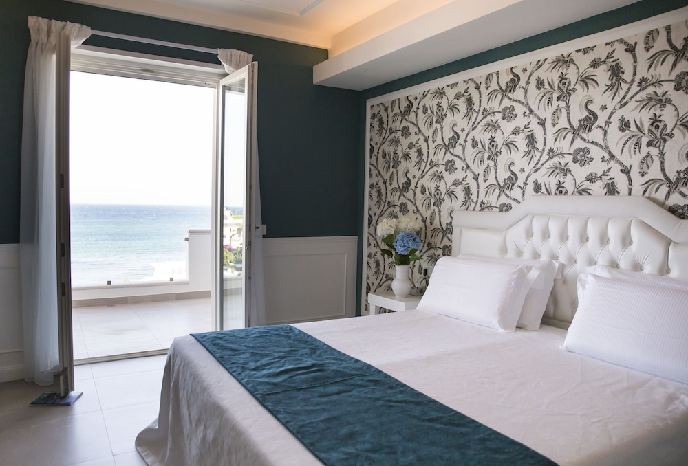 Bianco Riccio Suite Hotel 18/79