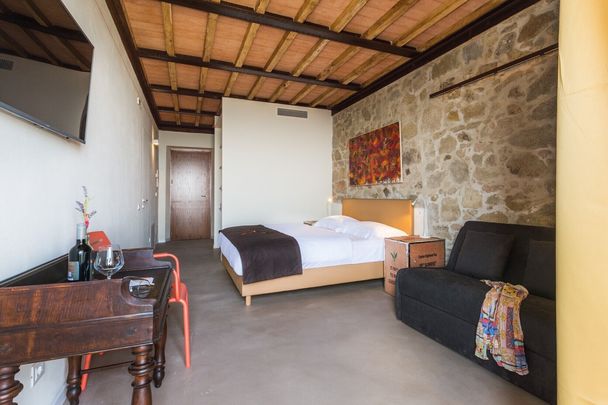DELUXE, DOUBLE BED