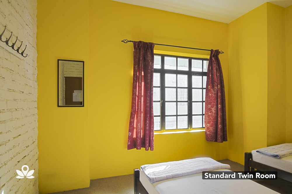 The Explorers Guesthouse and Hostel 56/60