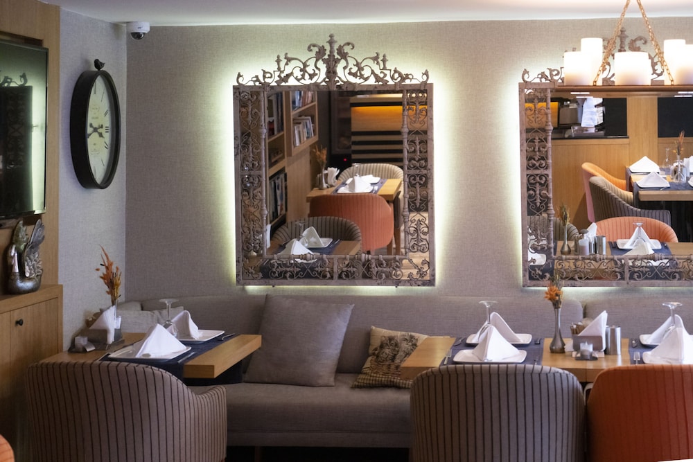 Sky Kamer Boutique Hotel 62/78