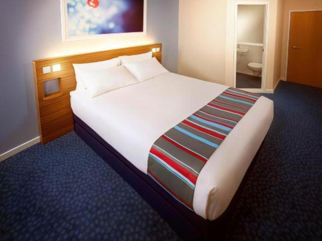 Travelodge Llanelli Central 7/12