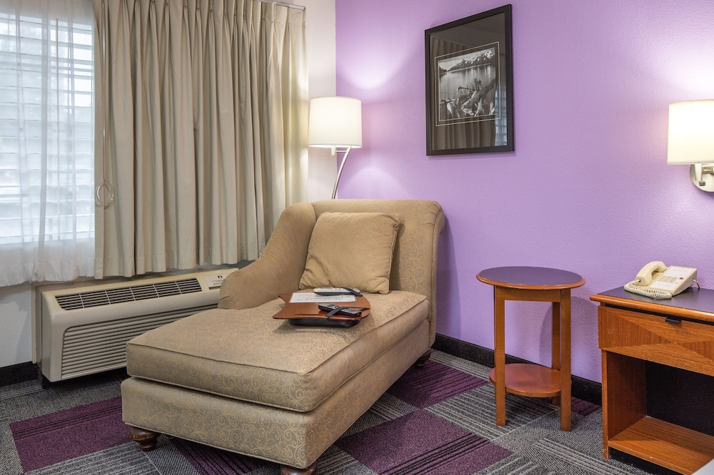 Atherton Park Inn & Suites 27/39