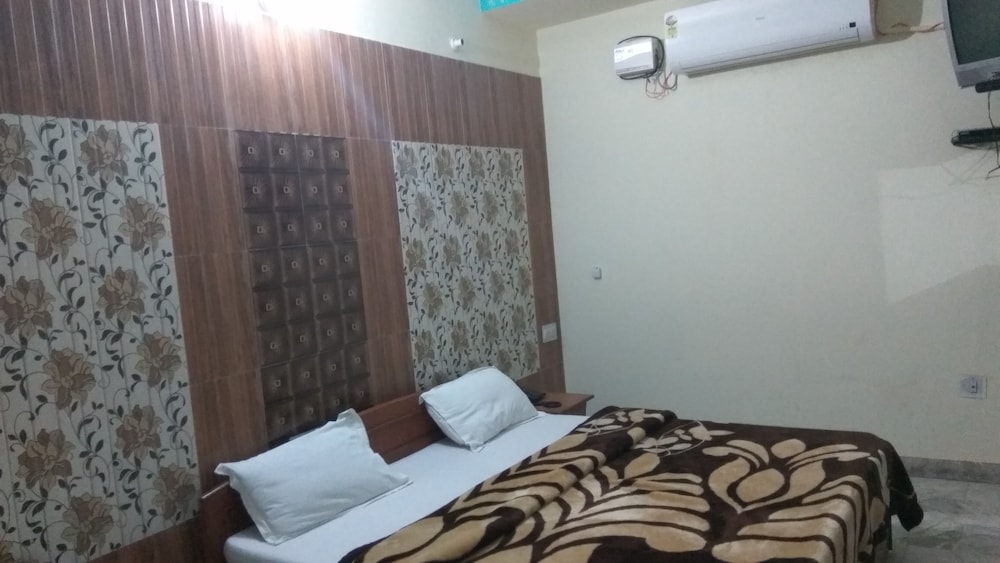 Hotel Ganga Kripa 25/37