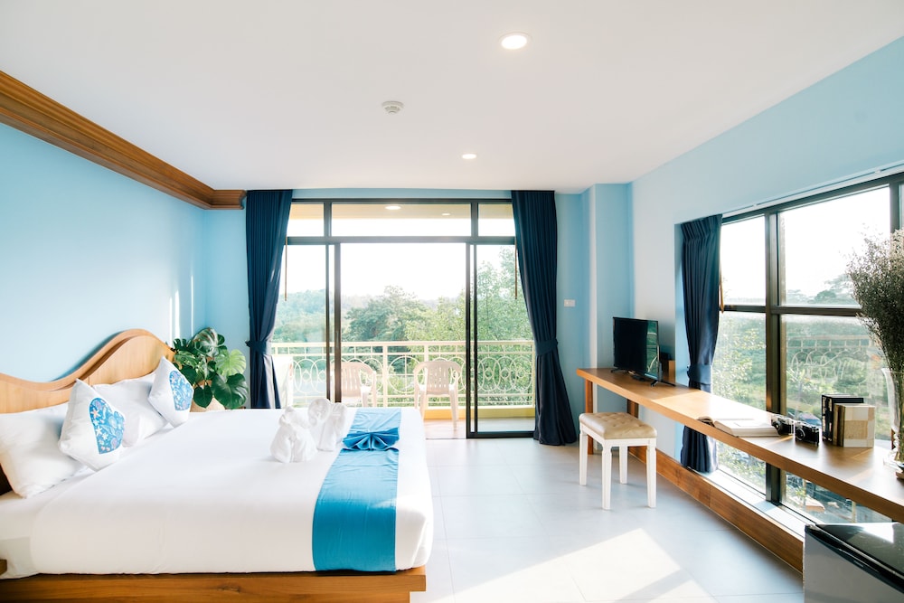 ROYAL PINEAPPLE HOTEL a welcome to wealth and good fortune 27/61