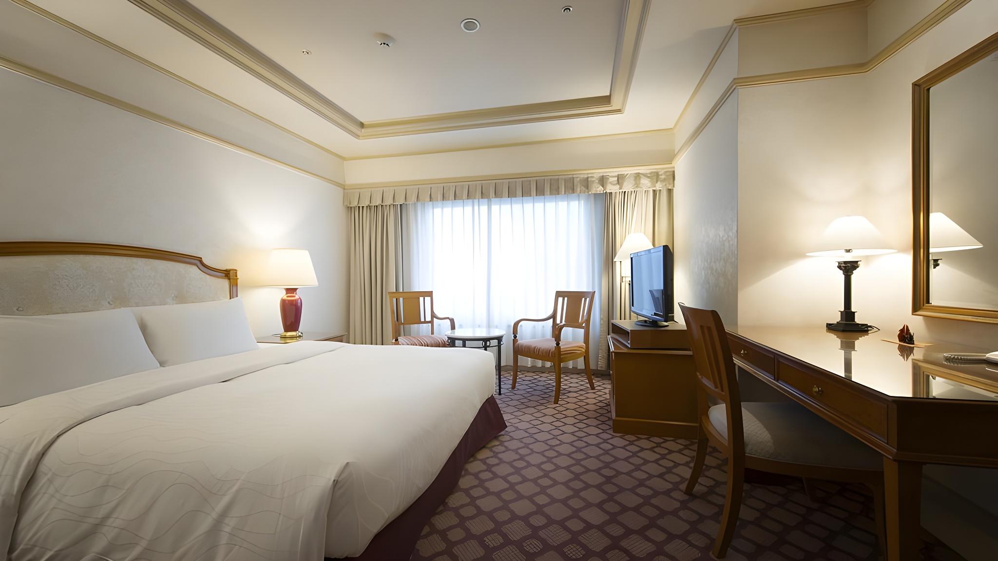 Premier, Double Bed, City View, Middle Floor