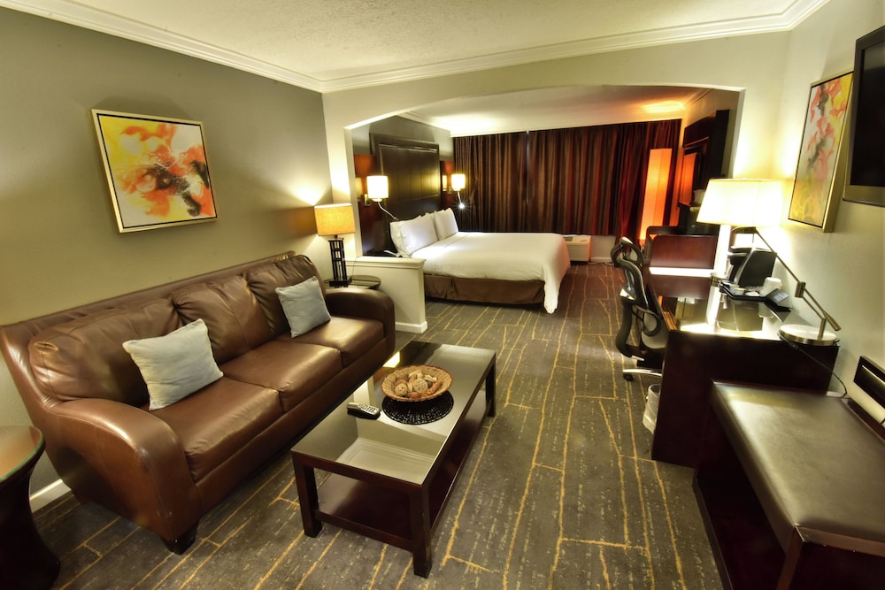 Holiday Inn Orlando East - UCF Area 40/59