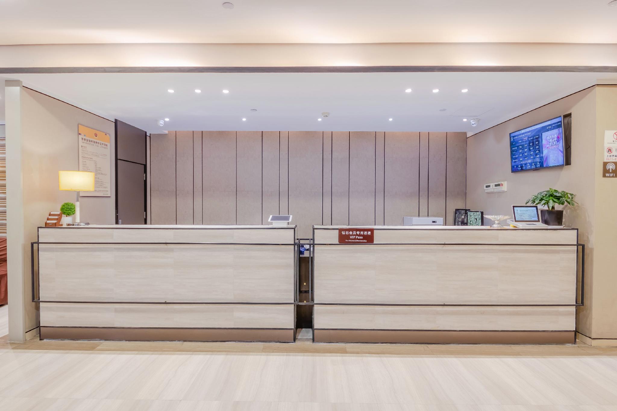 Home Inn Plus (Hangzhou West Lake lakeside Wushan Plaza Hefang Street store) 9/40