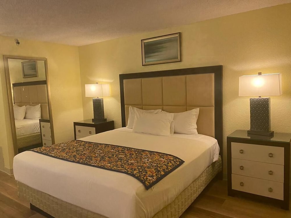 Lincoln Inn Express Hotel And Suites 8/28