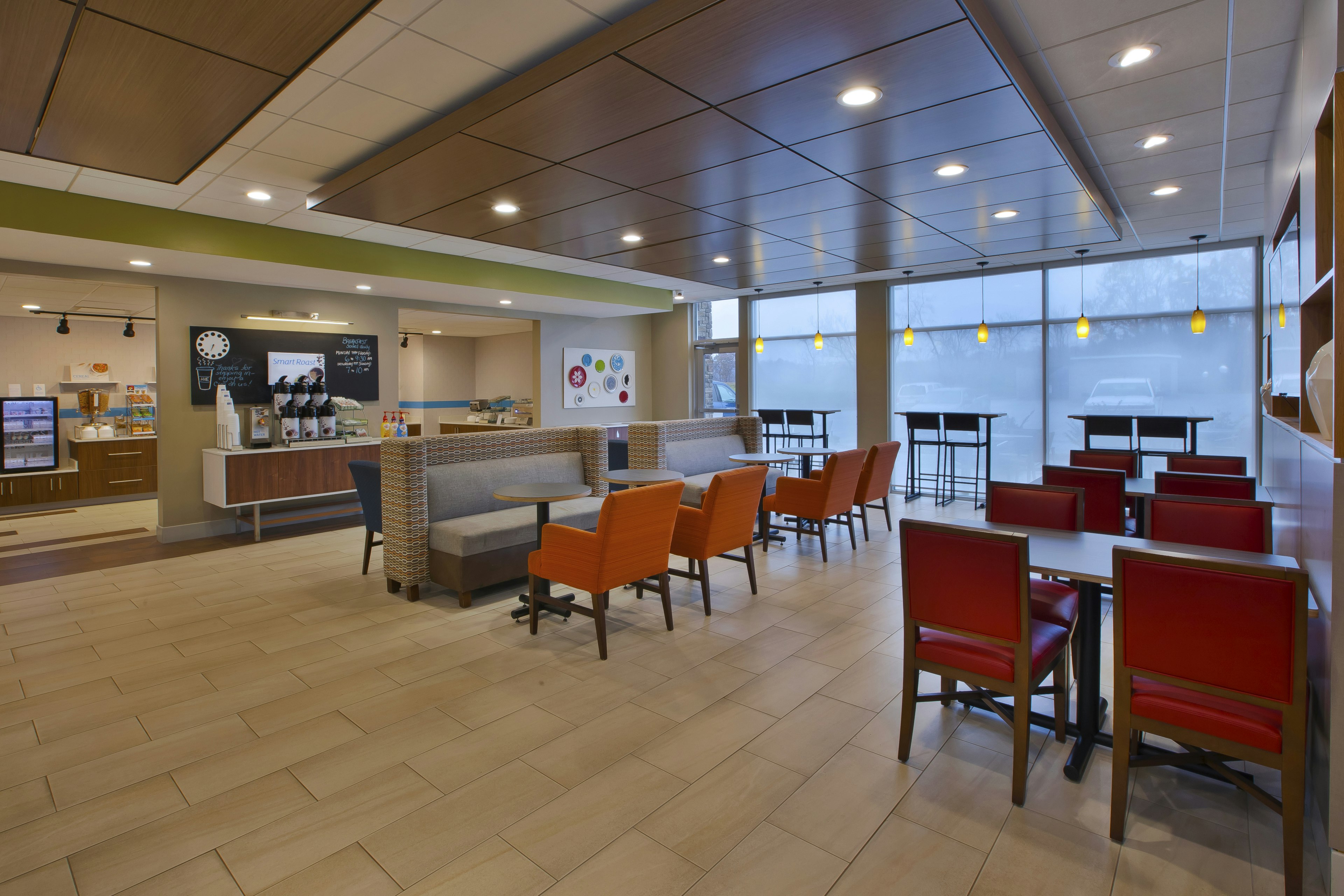 Holiday Inn Express Suites Parkersburg East 46/56