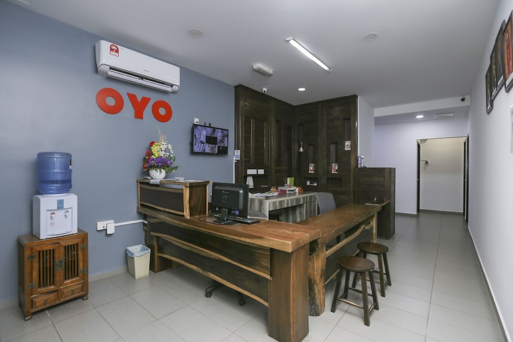 OYO 89915 East Mount Hotel 7/32