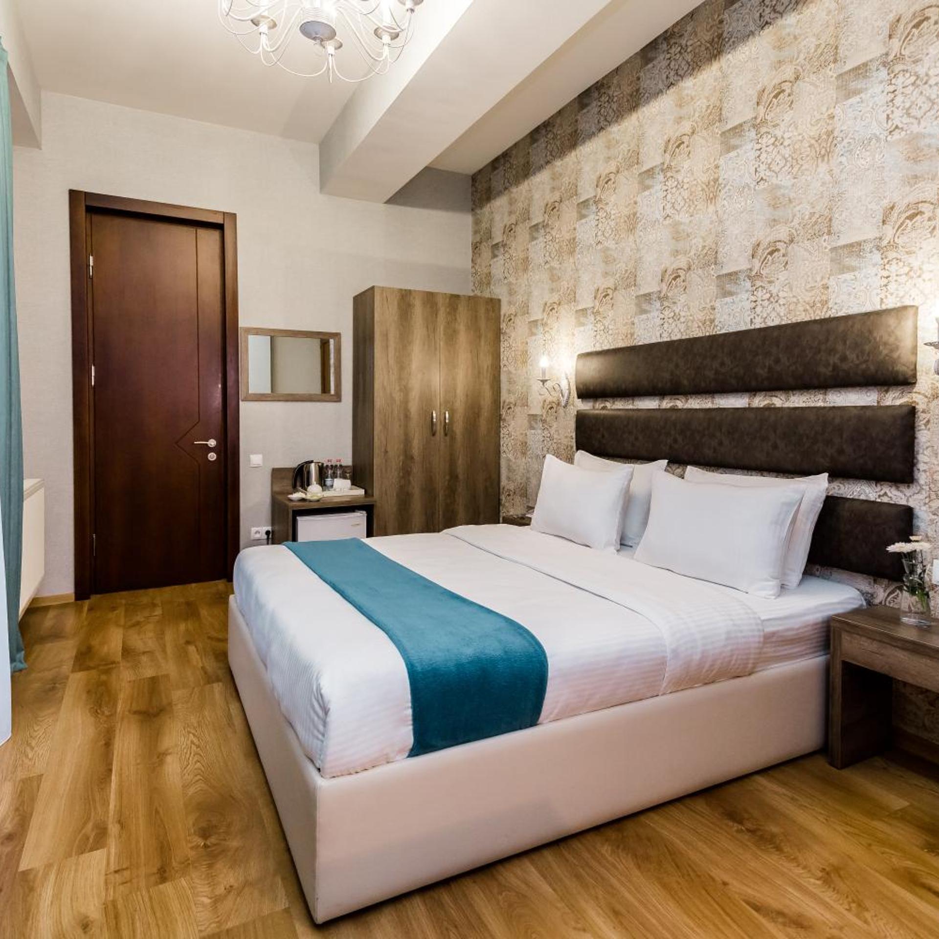 Room, Double Bed, No Window