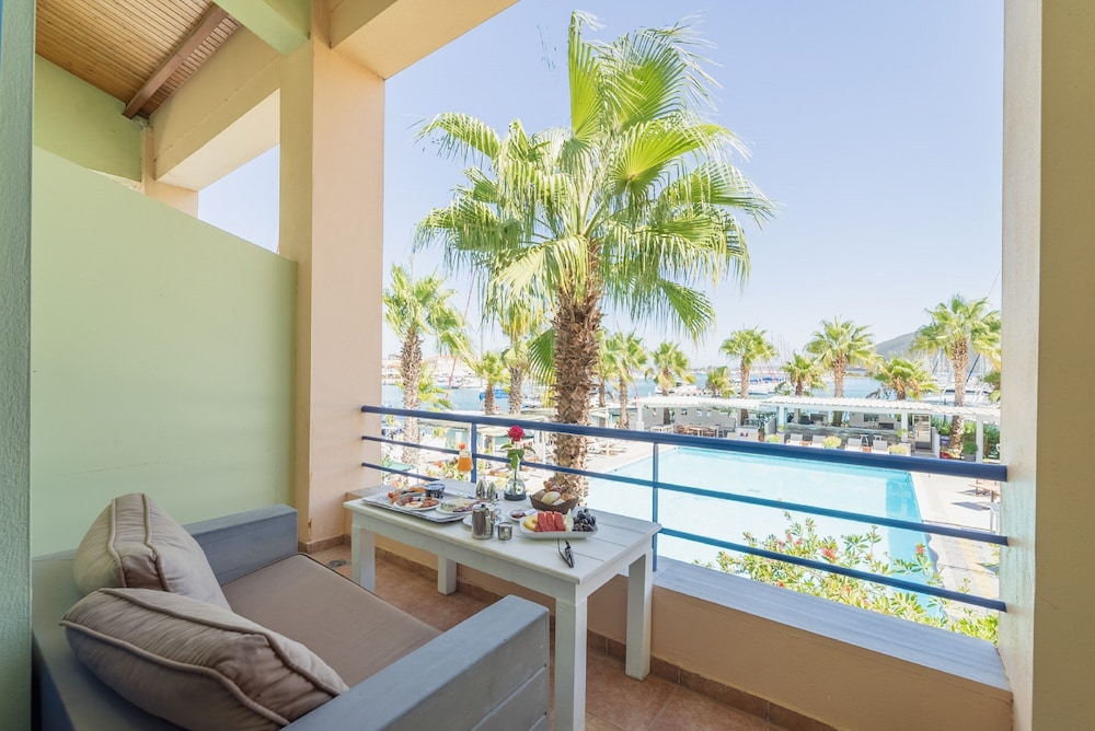 Ianos Hotel 14/24