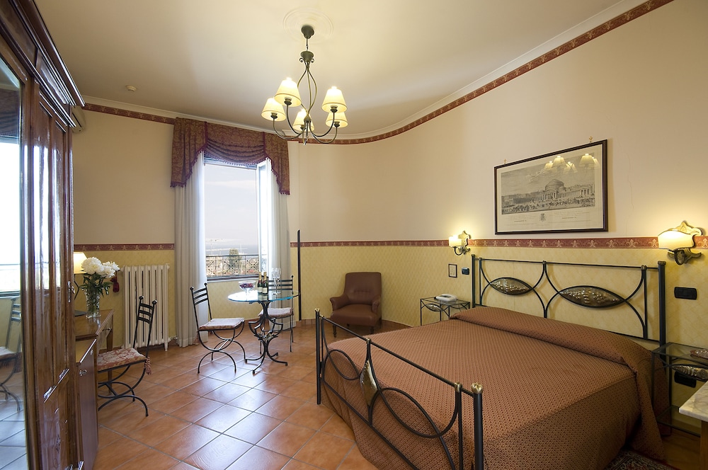 PINTO STOREY HOTEL 36/67