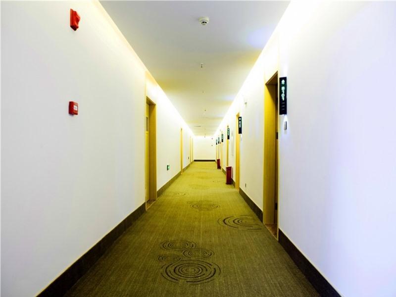 GreenTree Inn Huanggang City Wuxue City Kanjiang Avenue 17/27
