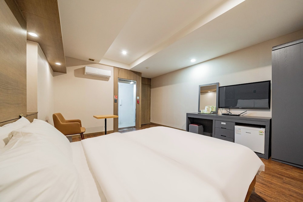 Incheon Airport Hotel June 13/50