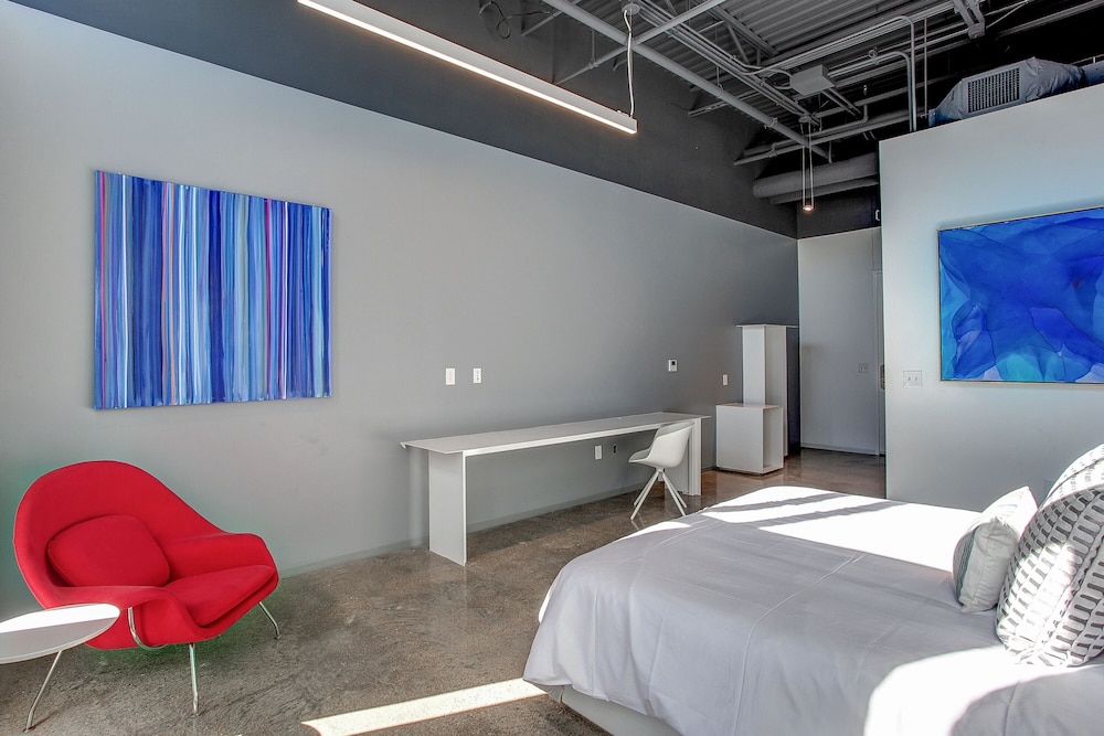 Hotel Revel 7/48