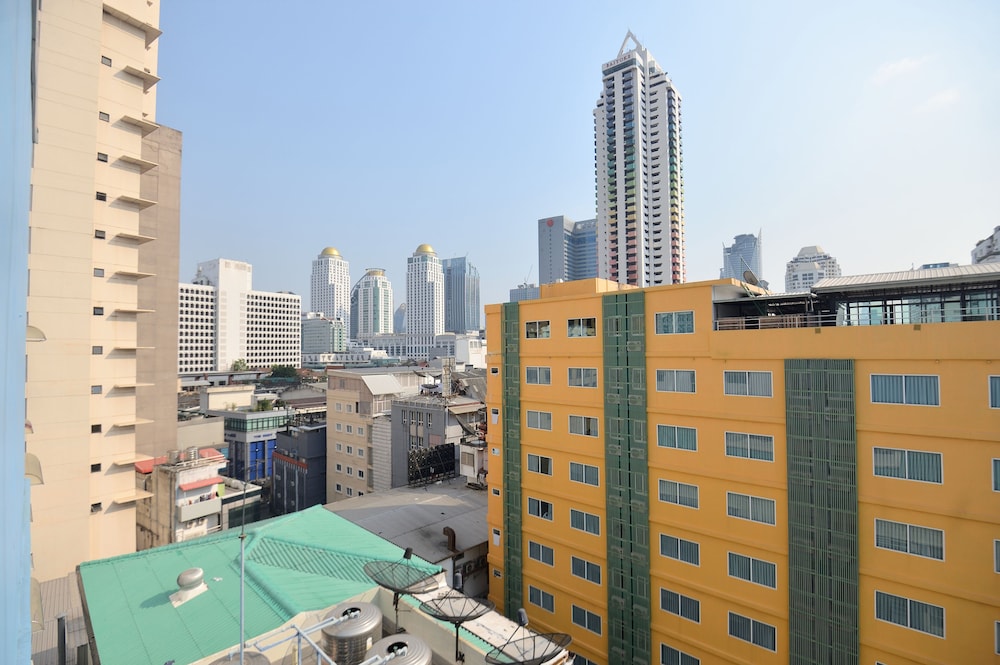De Lux Bangkok Hotel 47/52