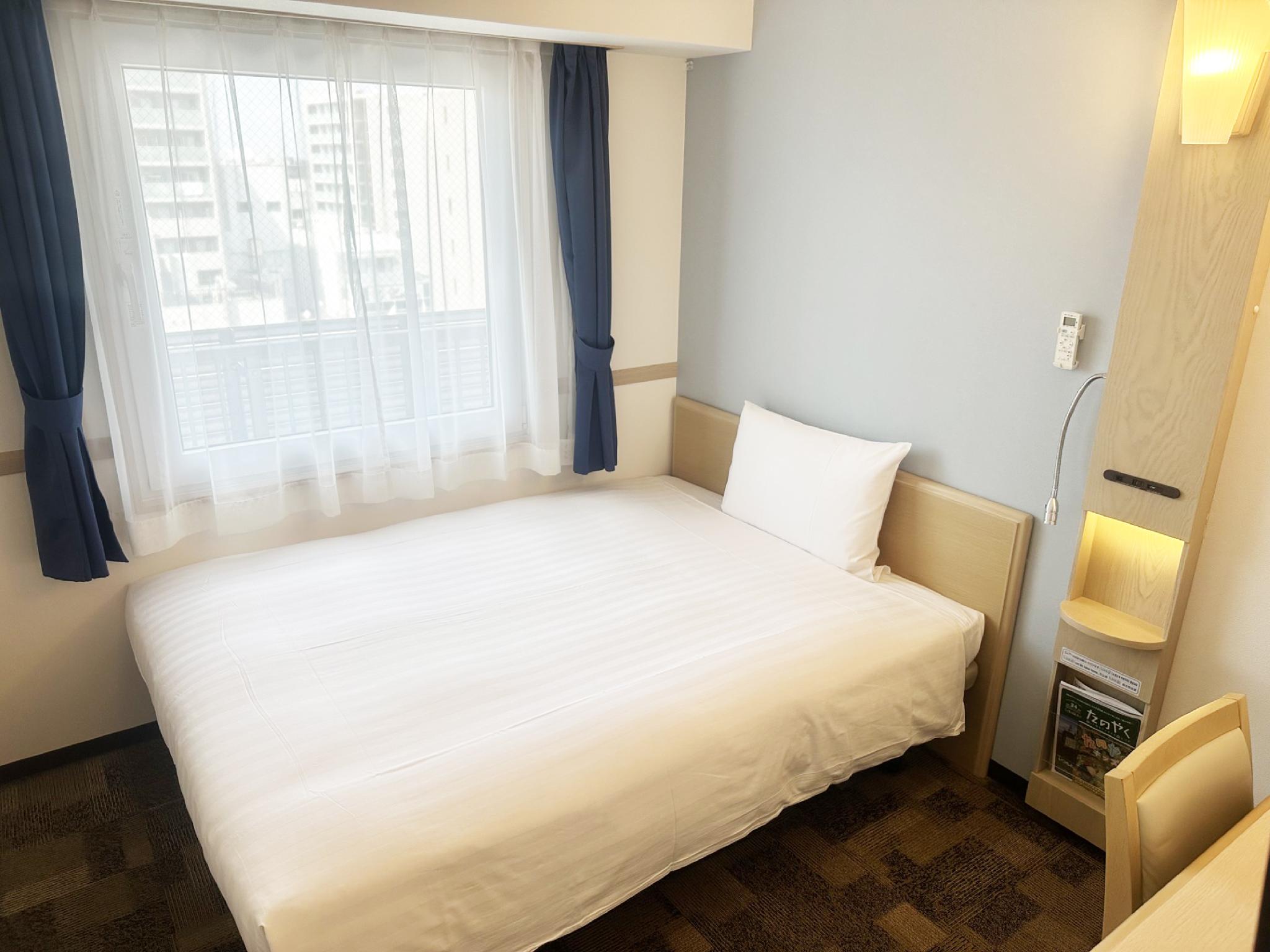 ROOM, SINGLE