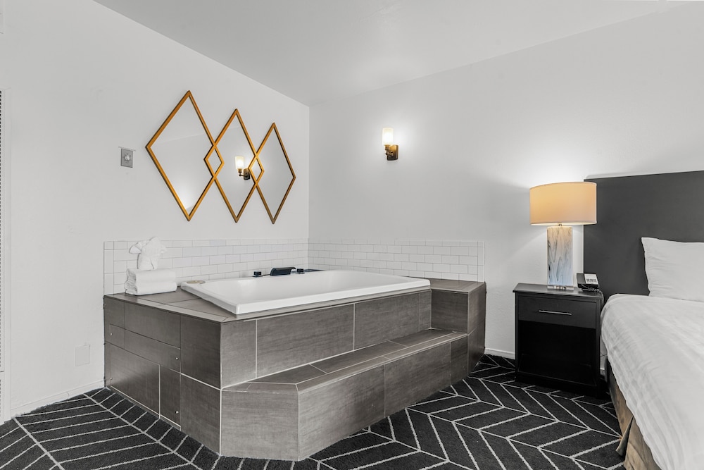 Masterpiece Hotel 12/65