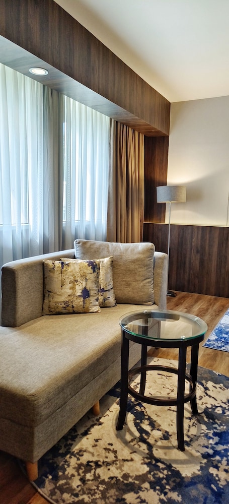 Oakwood Hotel and Apartments Taman Mini Jakarta 36/57