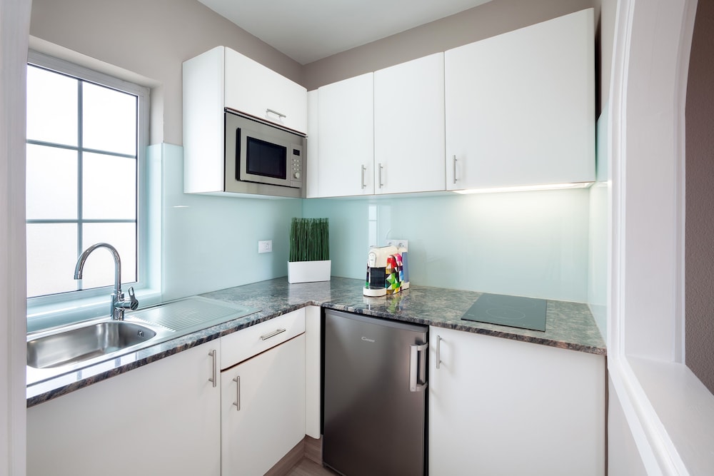 Xtra, Twin Beds، Sol Barbacan Apartments 9/10