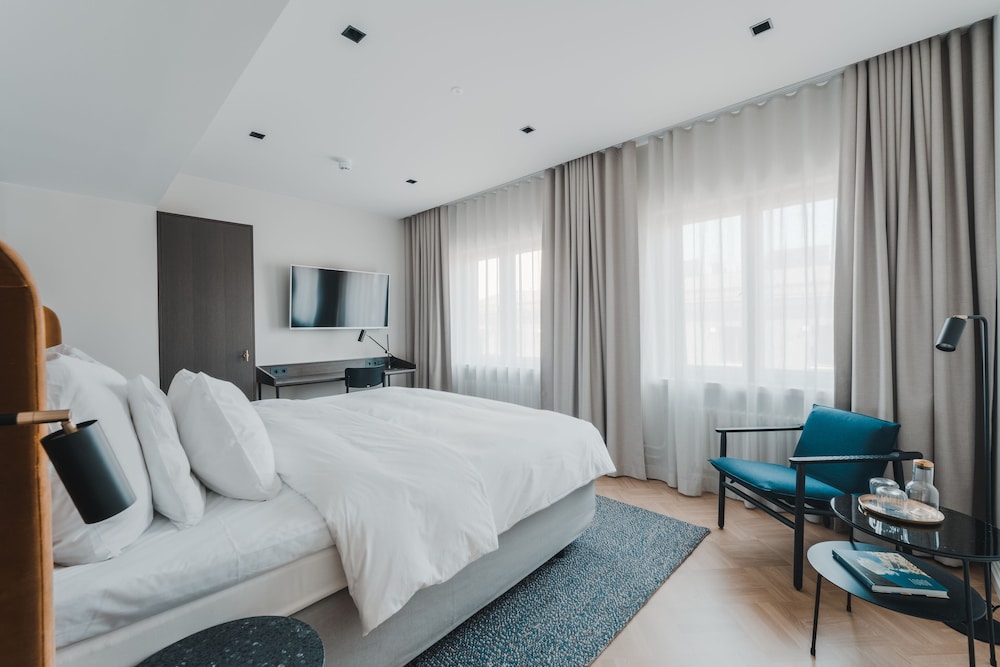 SOLO, SUPREME, KING BED