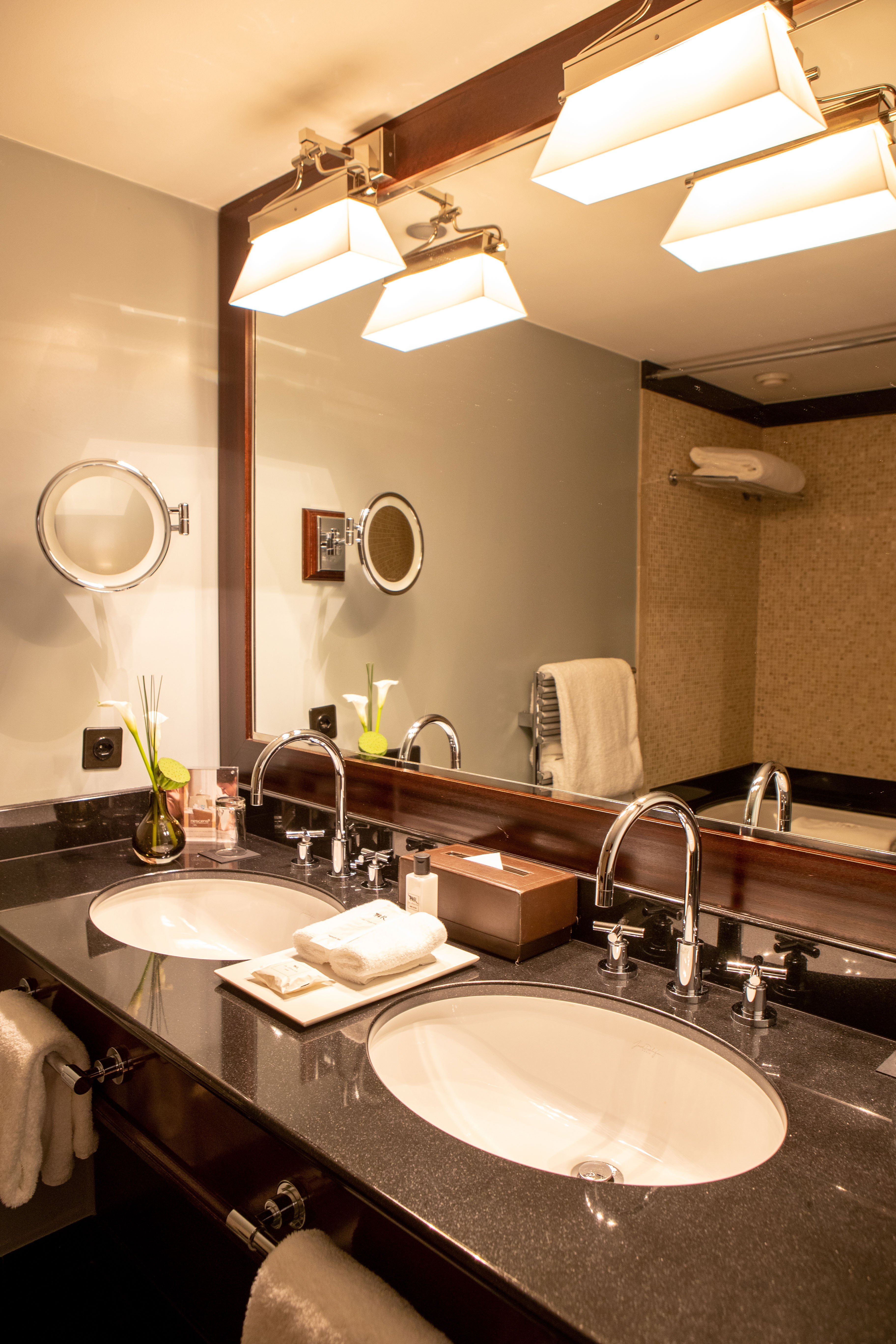 La Reserve Geneva Hotel Spa 75/76