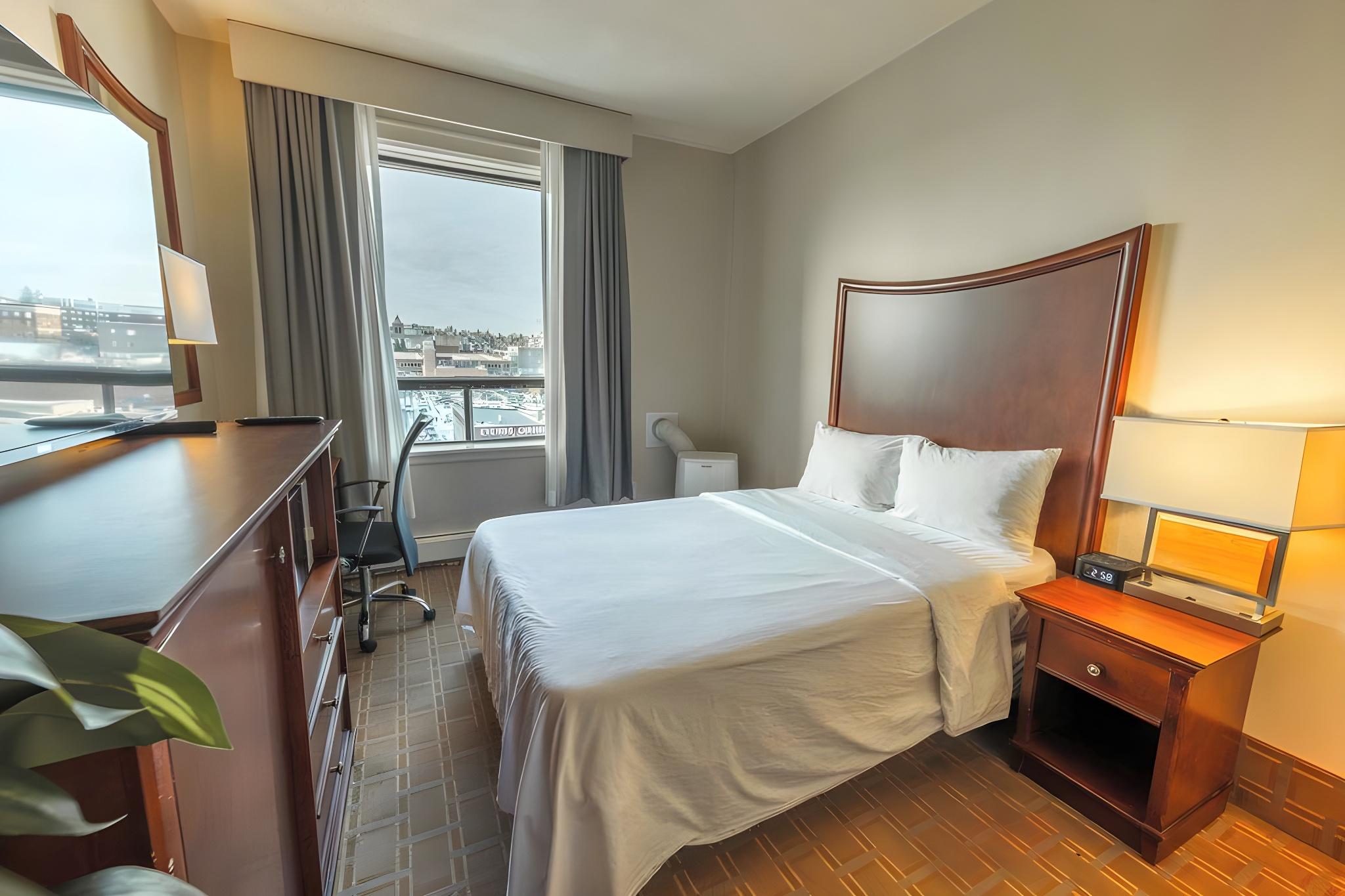 Room, City View