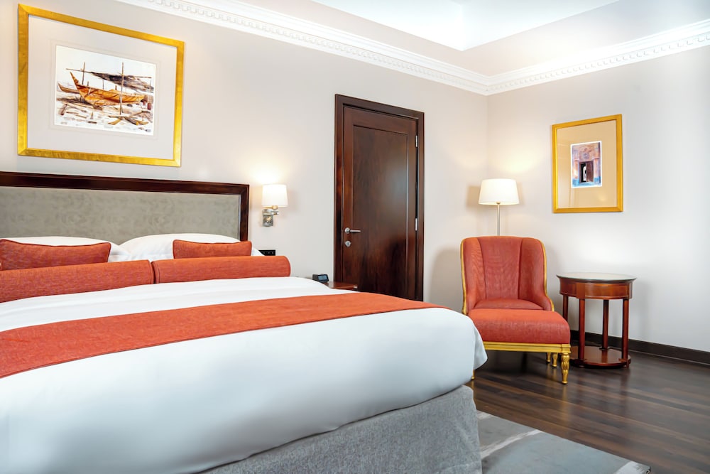 DIPLOMAT, KING BED