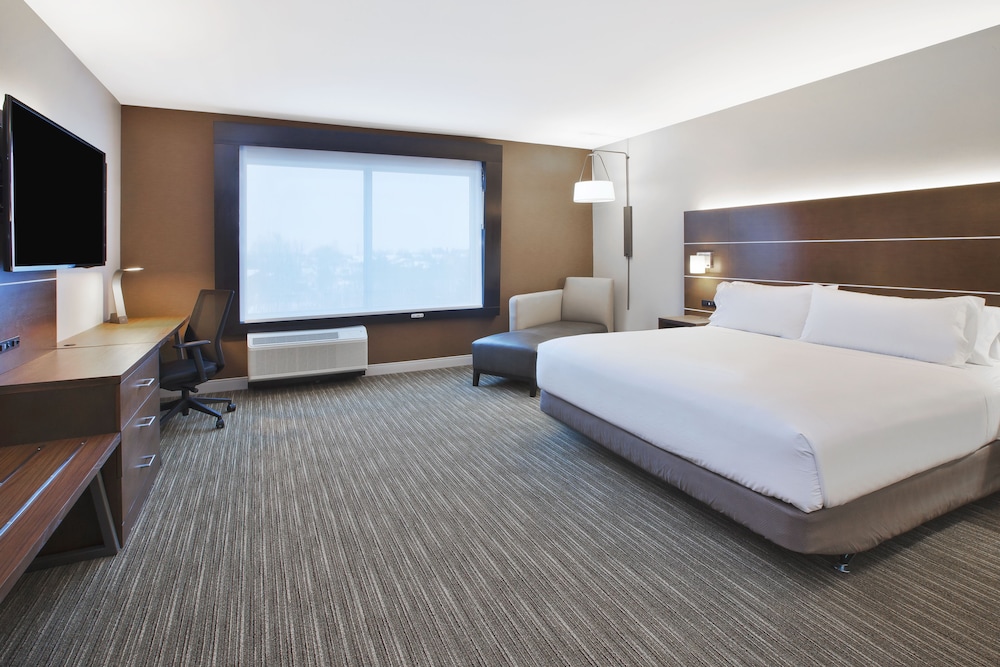 HOLIDAY INN EXPRESS & SUITES OKEMOS - UNIVERSITY AREA 14/41