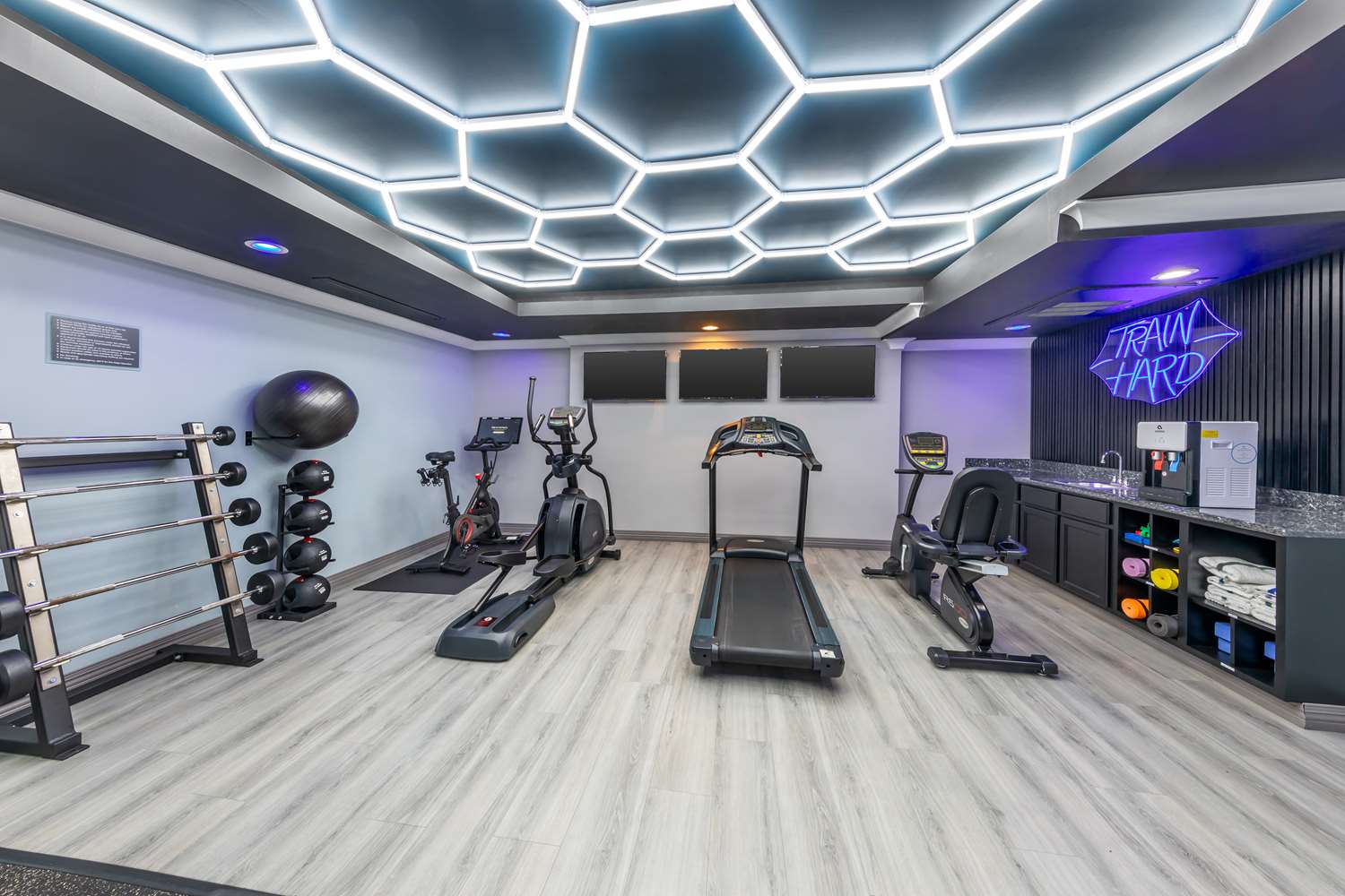Best Western Plus Avita Suites 6/16
