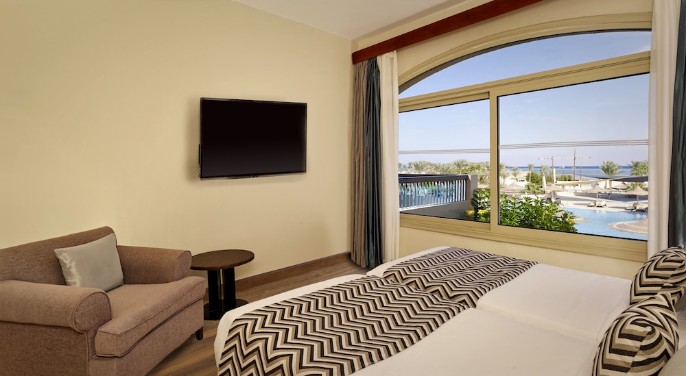 Coral Sea Holiday Resort And Aqua Park 43/77