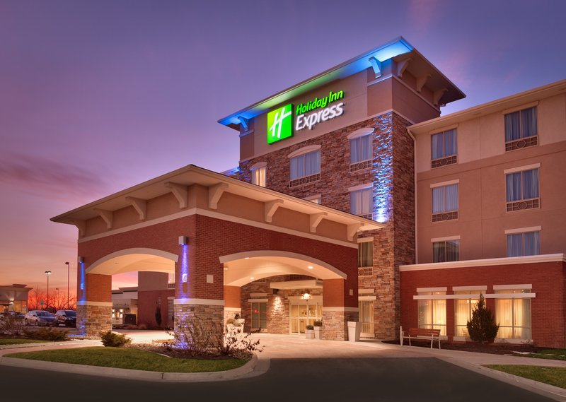 Holiday Inn Express Suites Overland Park 2/60