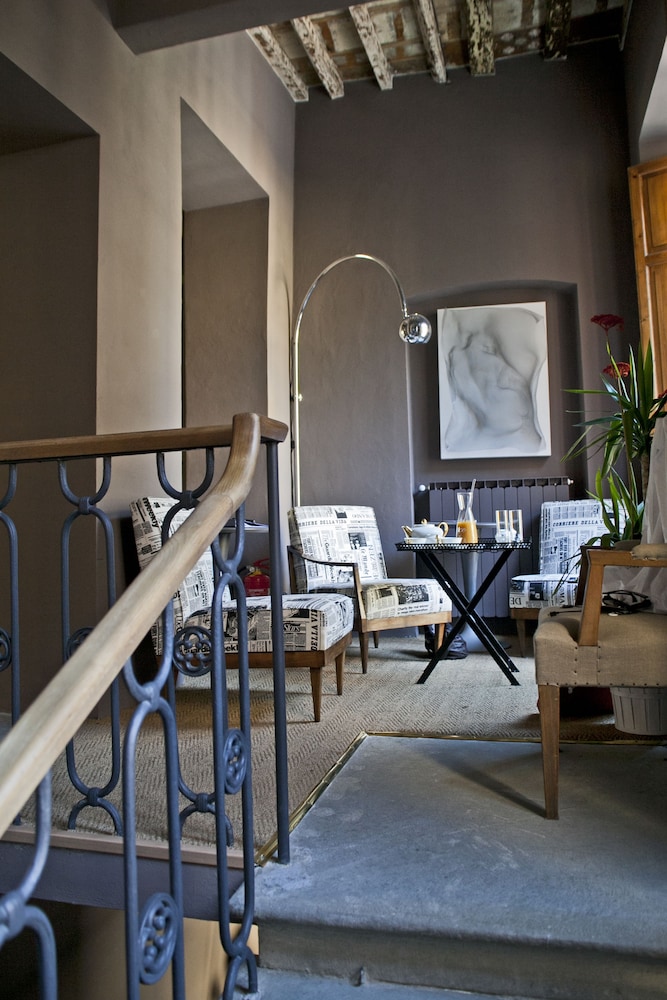Porcellino Gallery Art Boutique B and B 29/39