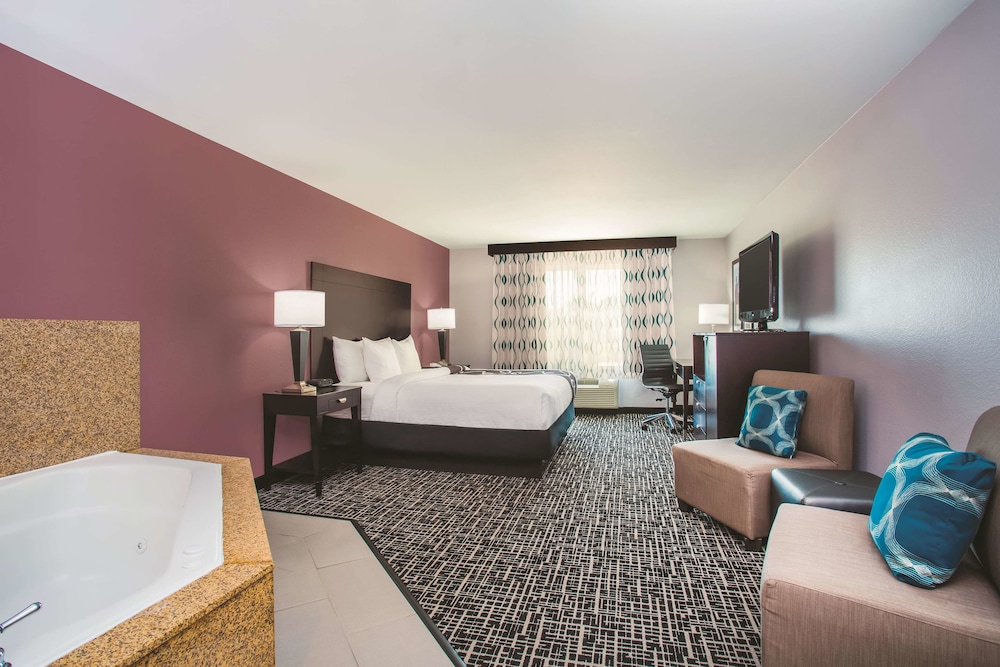 La Quinta Inn & Suites by Wyndham Russellville 22/35