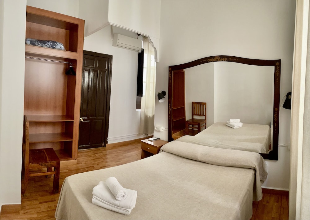 Arteaga Hostal & Baños Árabes Elvira 26/50