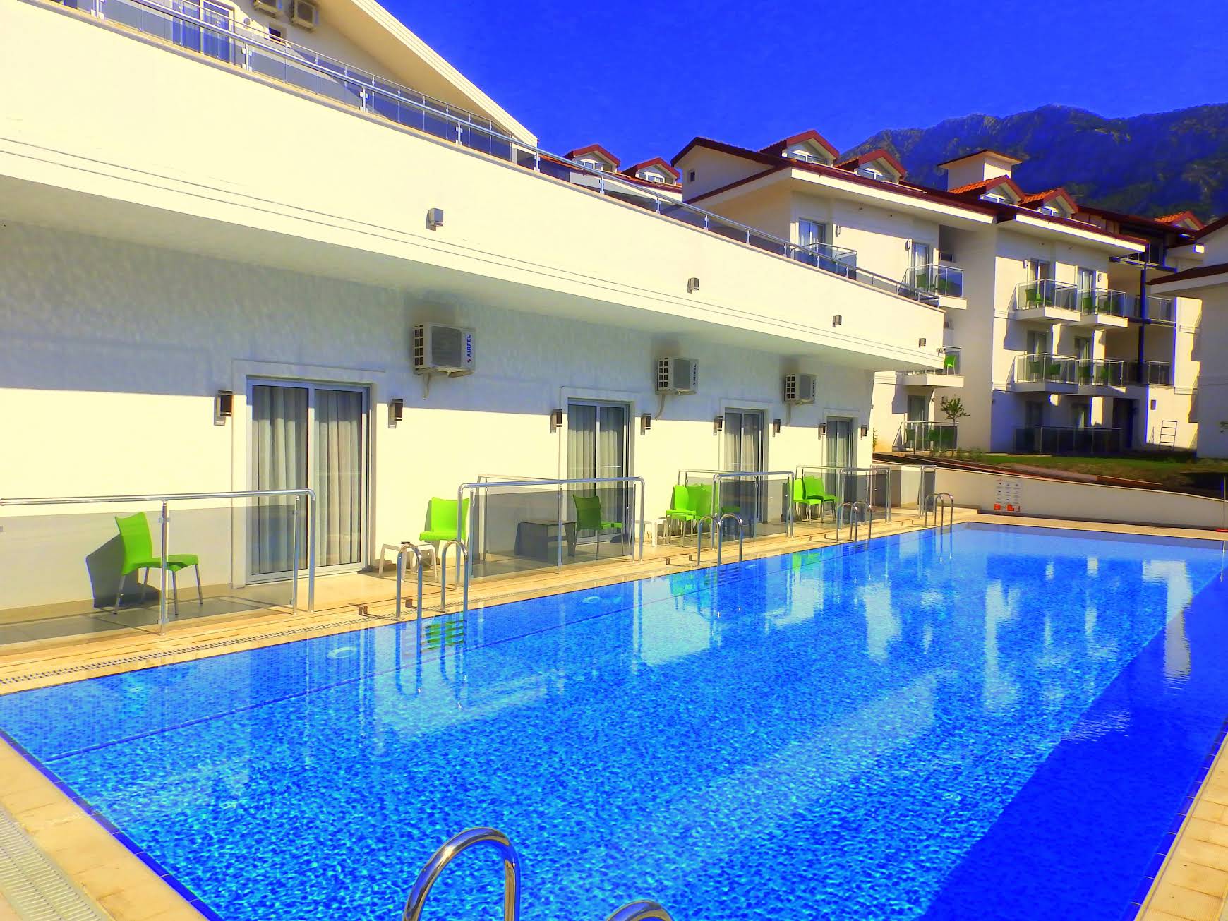 Sunshine Holiday Resort 9/66