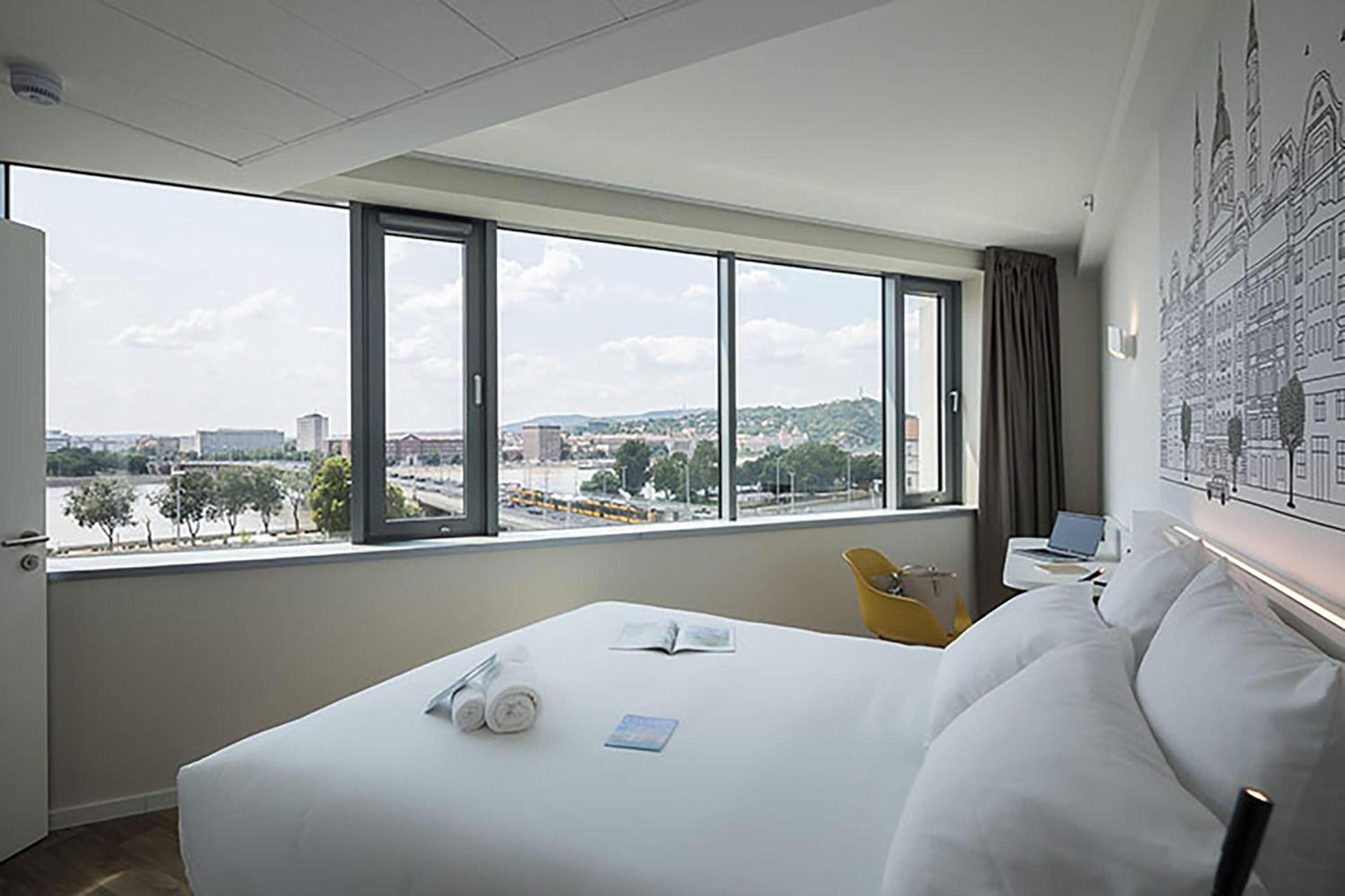 Deluxe, Quadruple, Queen and Twin Beds