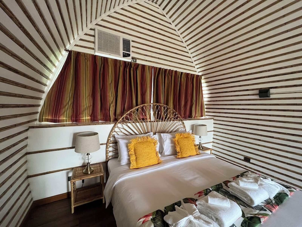Cabana, King Bed, Butler