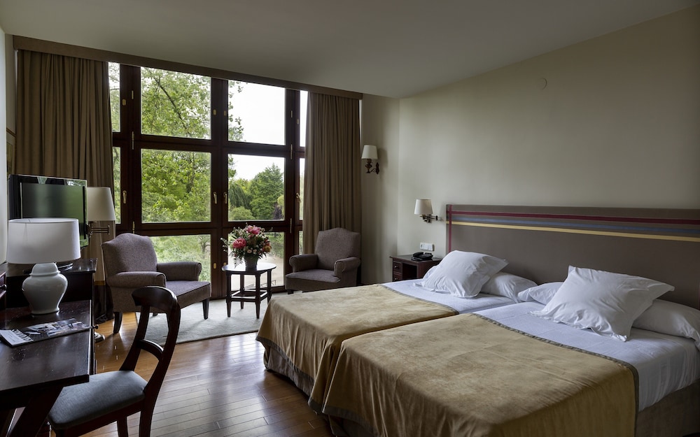 Parador de Gijon 8/50