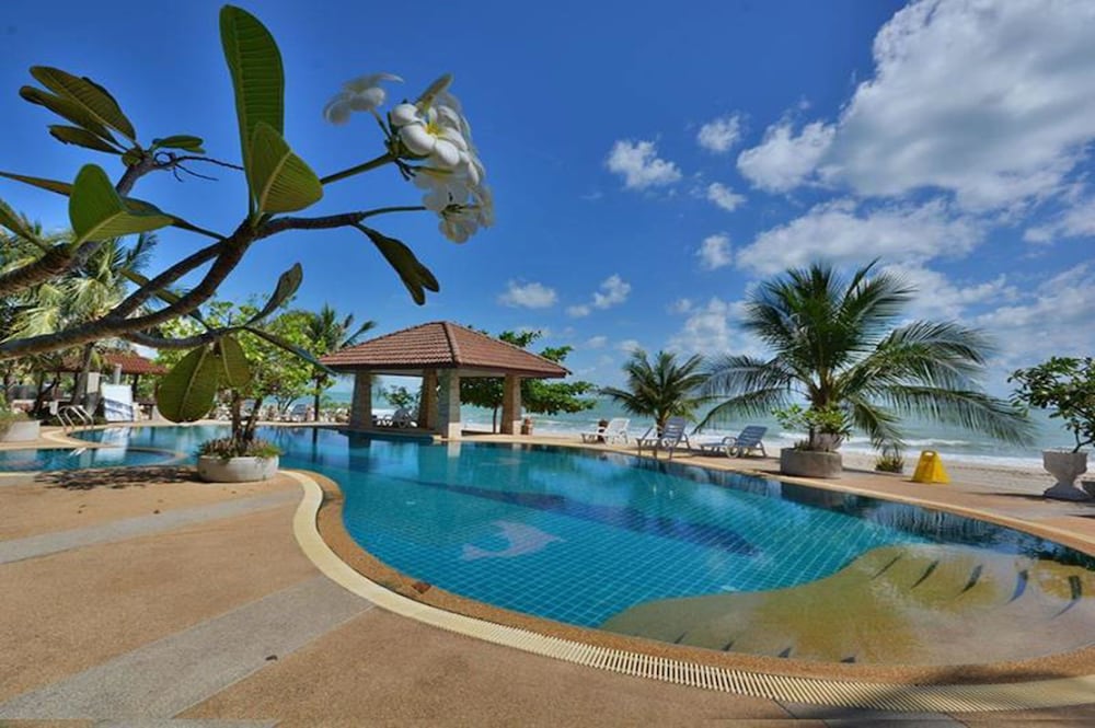 Alongkot Beach Resort Khanom 29/30