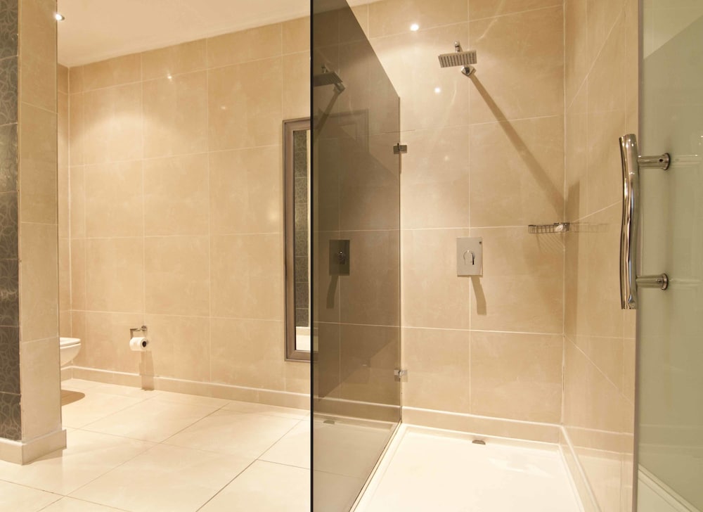 Leola Suites 33/37