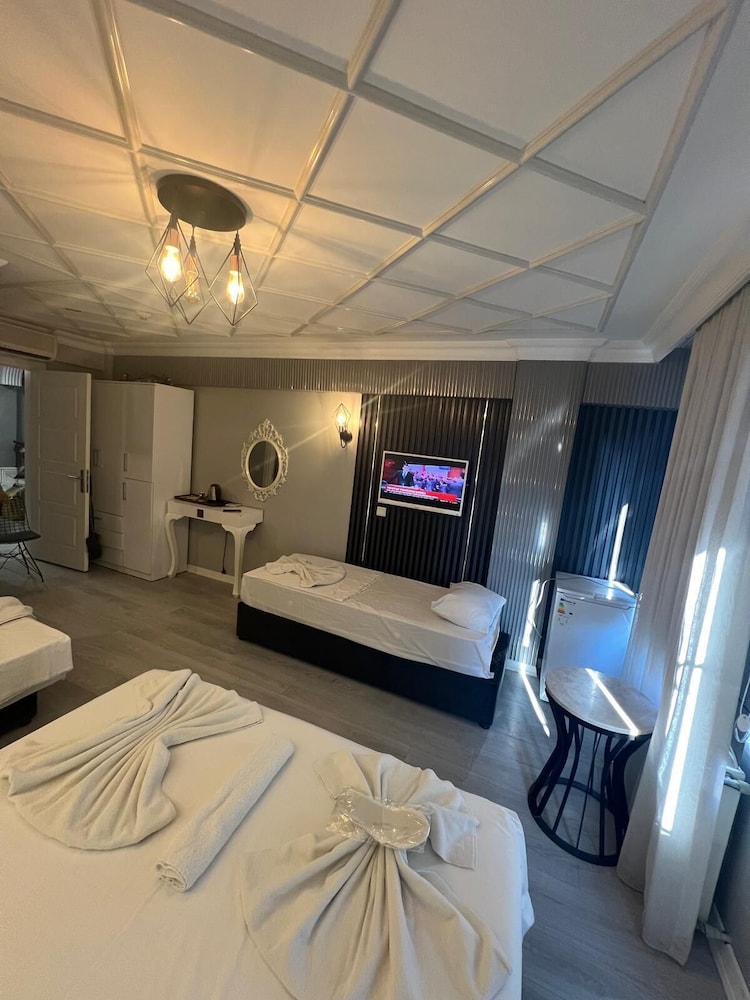 Nova City Hotel 34/85