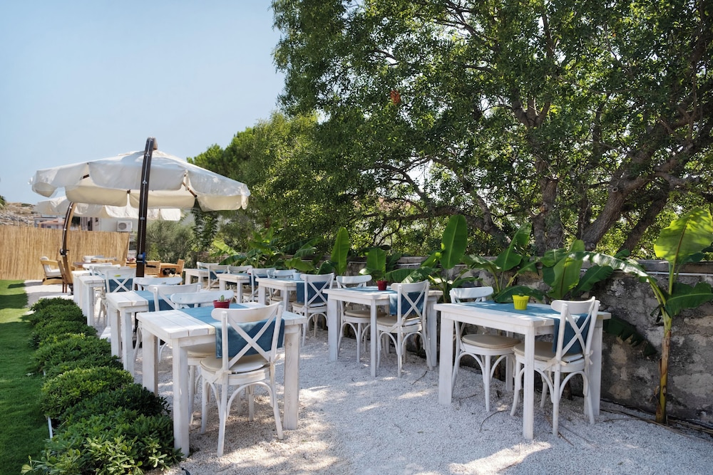 Armel Alacati (+12 Adult Only) 35/46