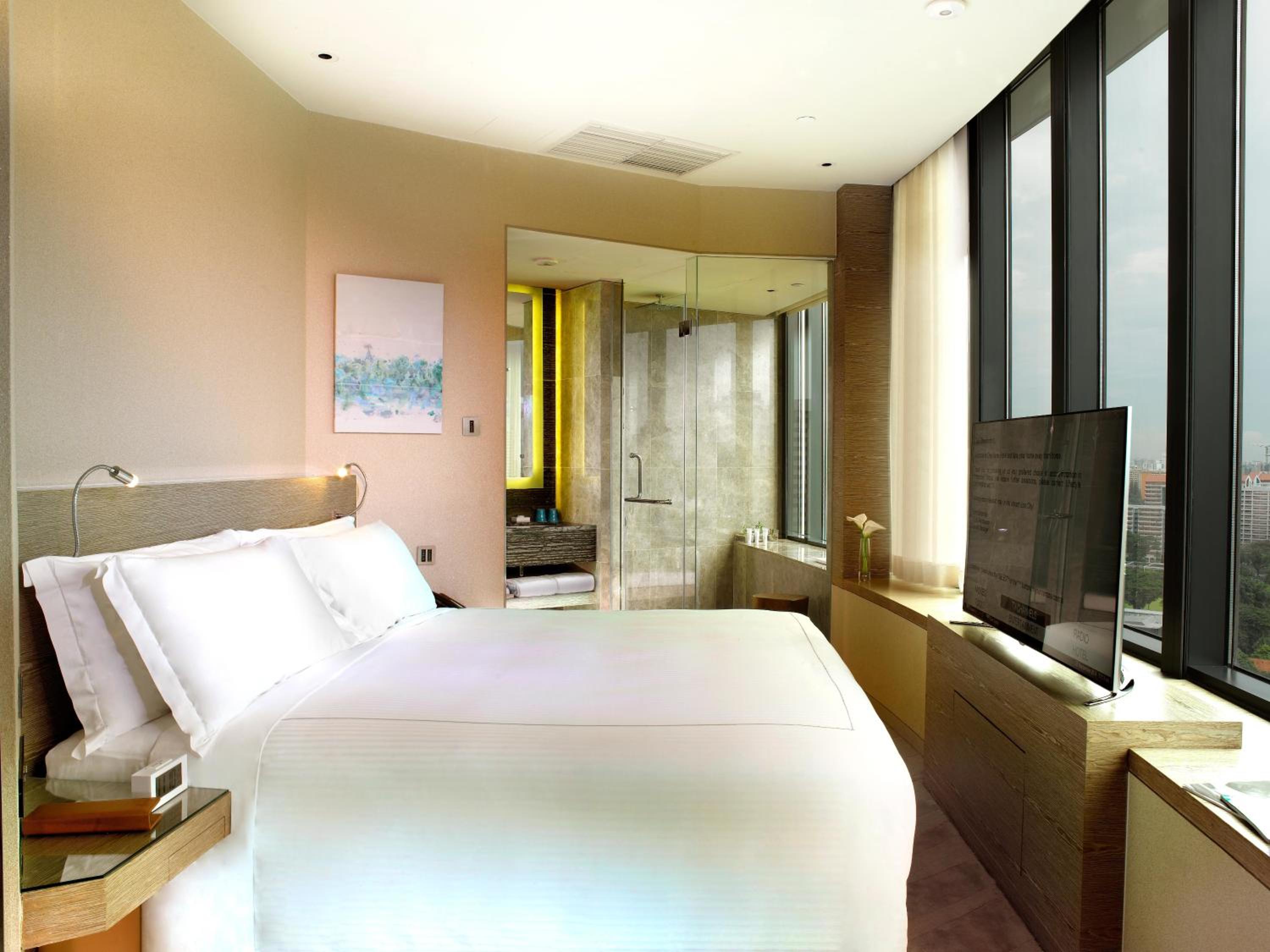 Mint, Suite, Lounge Access