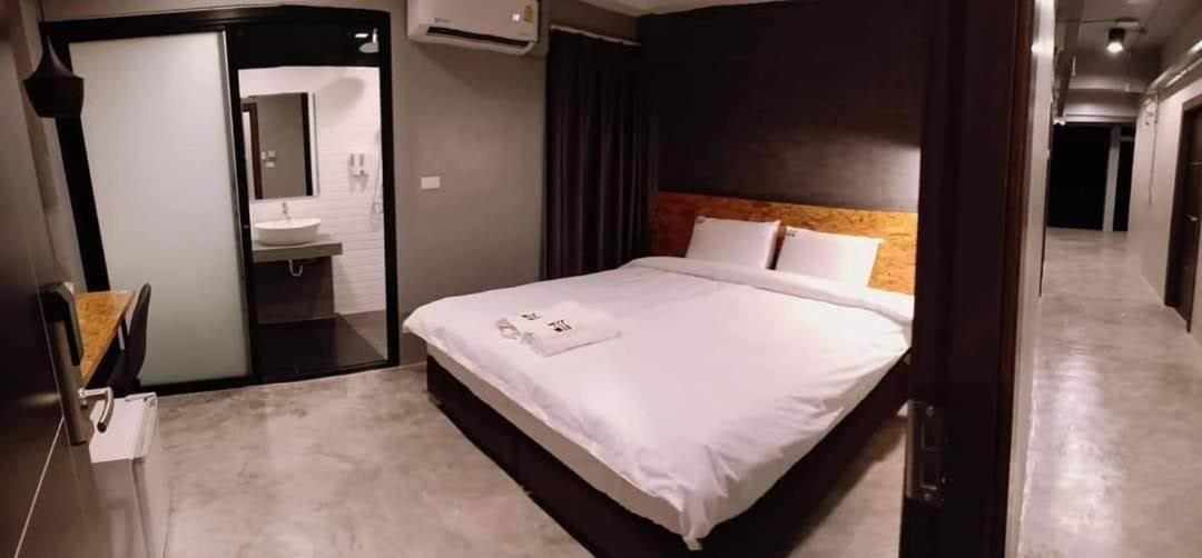 Modern Budget Hotel HatYai Thailand 11/46