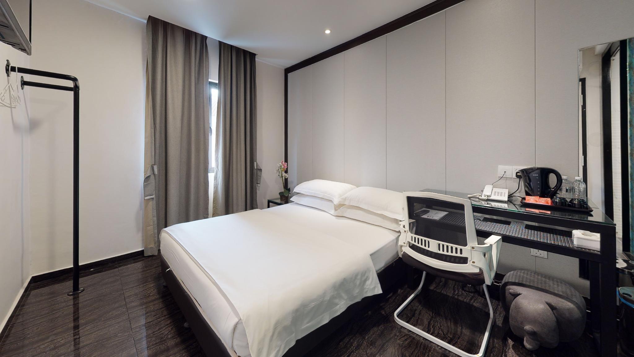 DELUXE, QUEEN BED