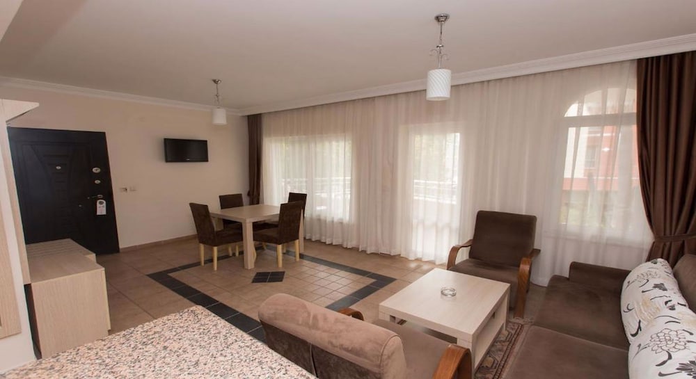 Sirma Hotel 33/50