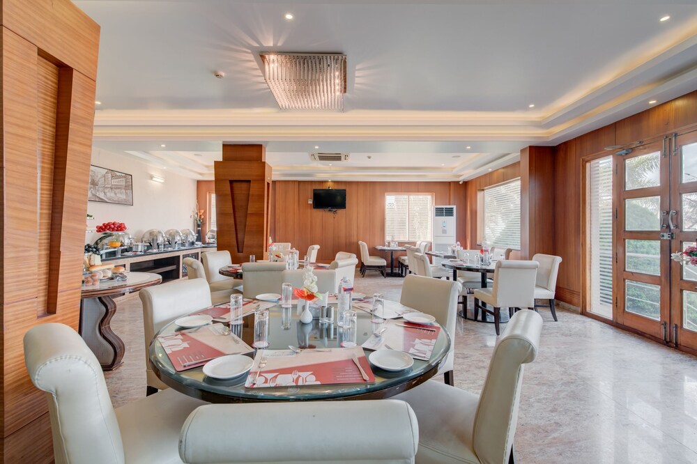 Park Inn & Suites by Radisson Bengaluru Yelahanka 45/50