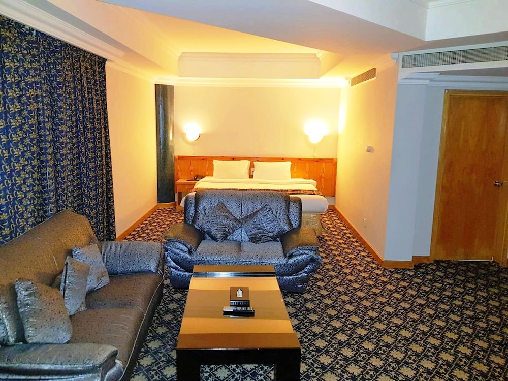 Phoenicia Tower Hotel 48/67